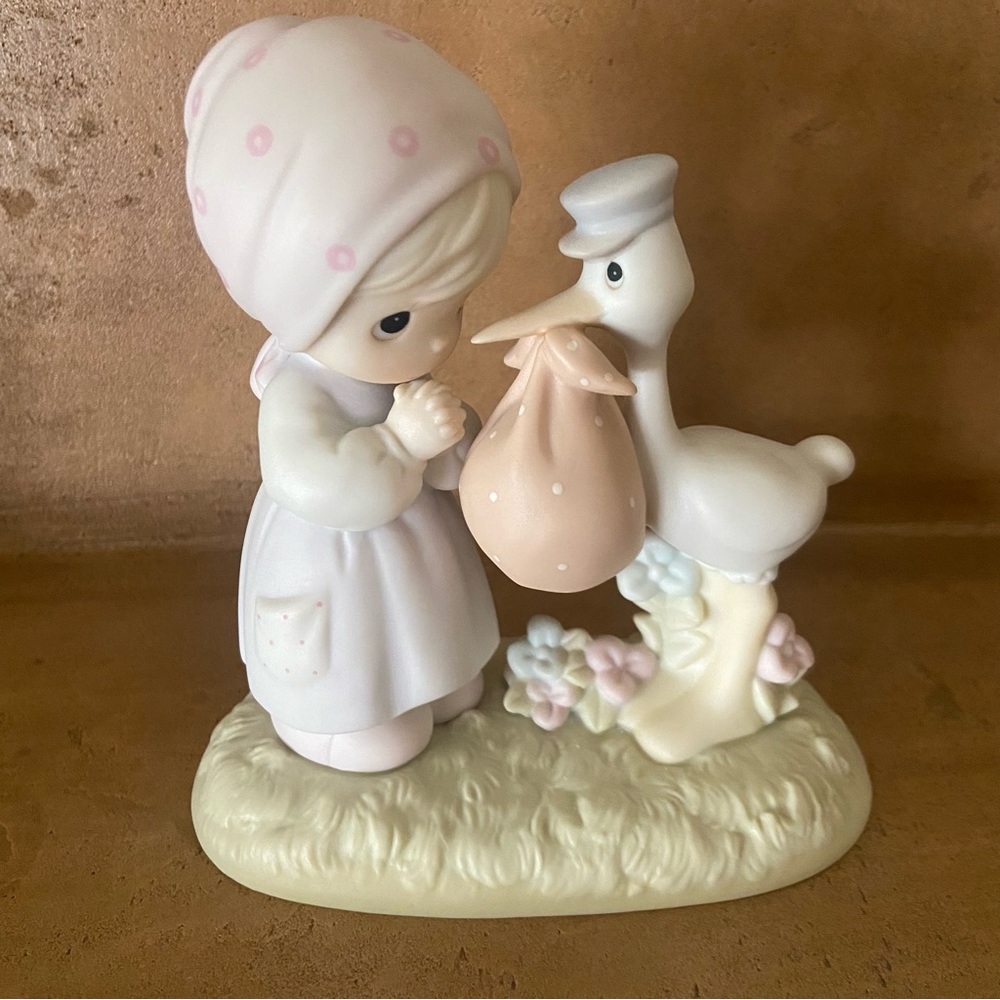 Precious Moments Figurine Joy On Arrival